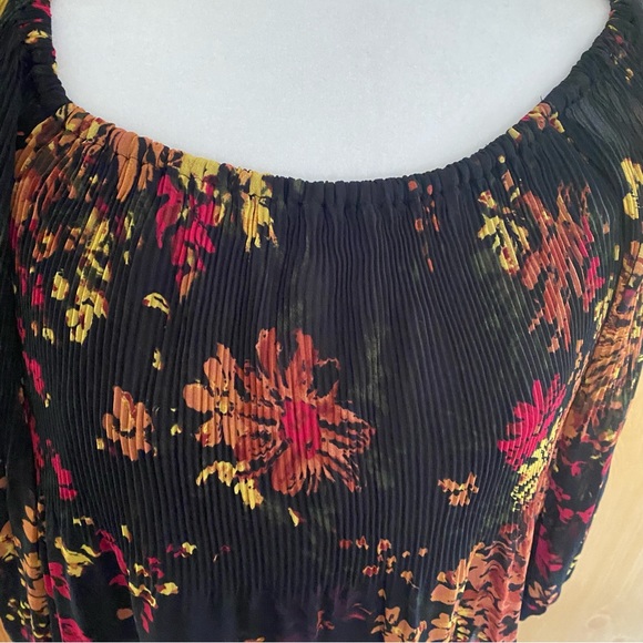 Aritzia Wilfred • Talence Off The Shoulder Floral Blouse in Black/Rose - Picture 3 of 12